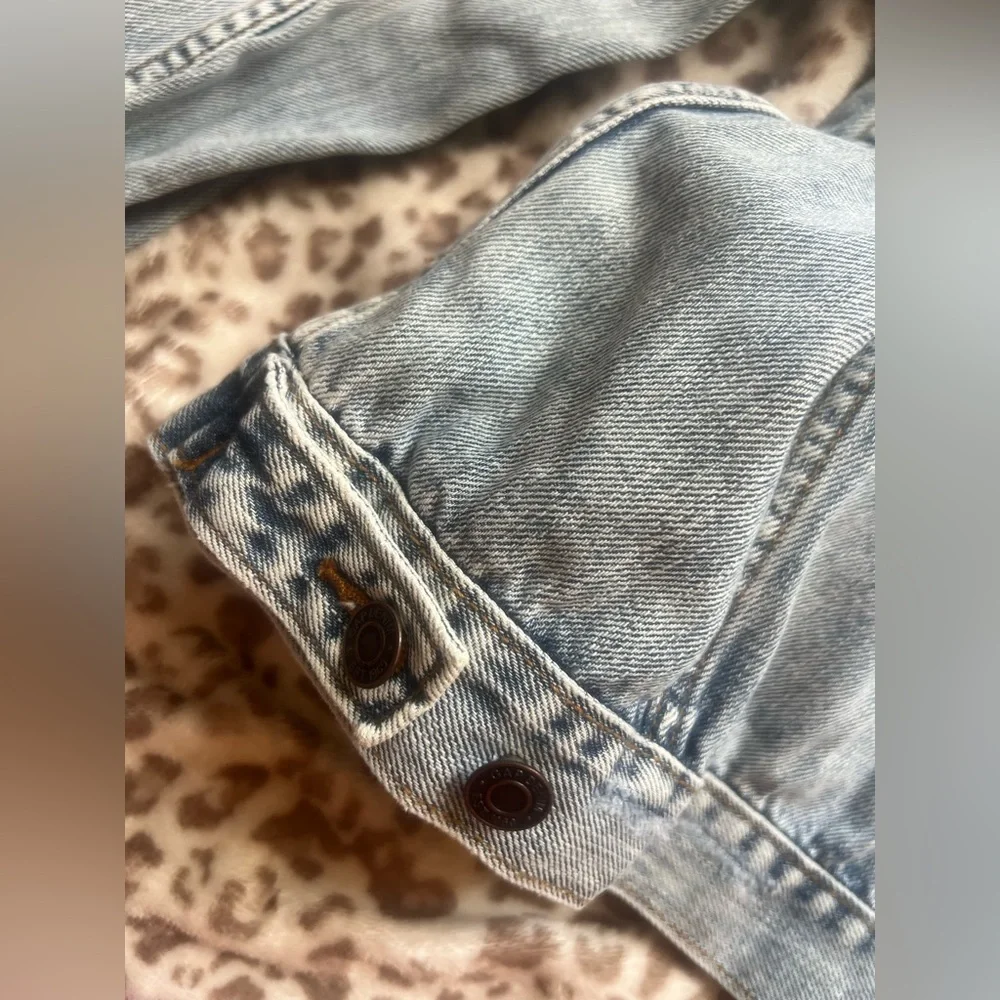 ☀️ GAP Denim Light Wash Jean Jacket Classic Trucker Style | Women’s Medium - Picture 12 of 14
